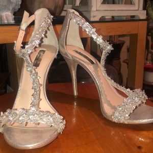 Sold $20. I N C International Concept